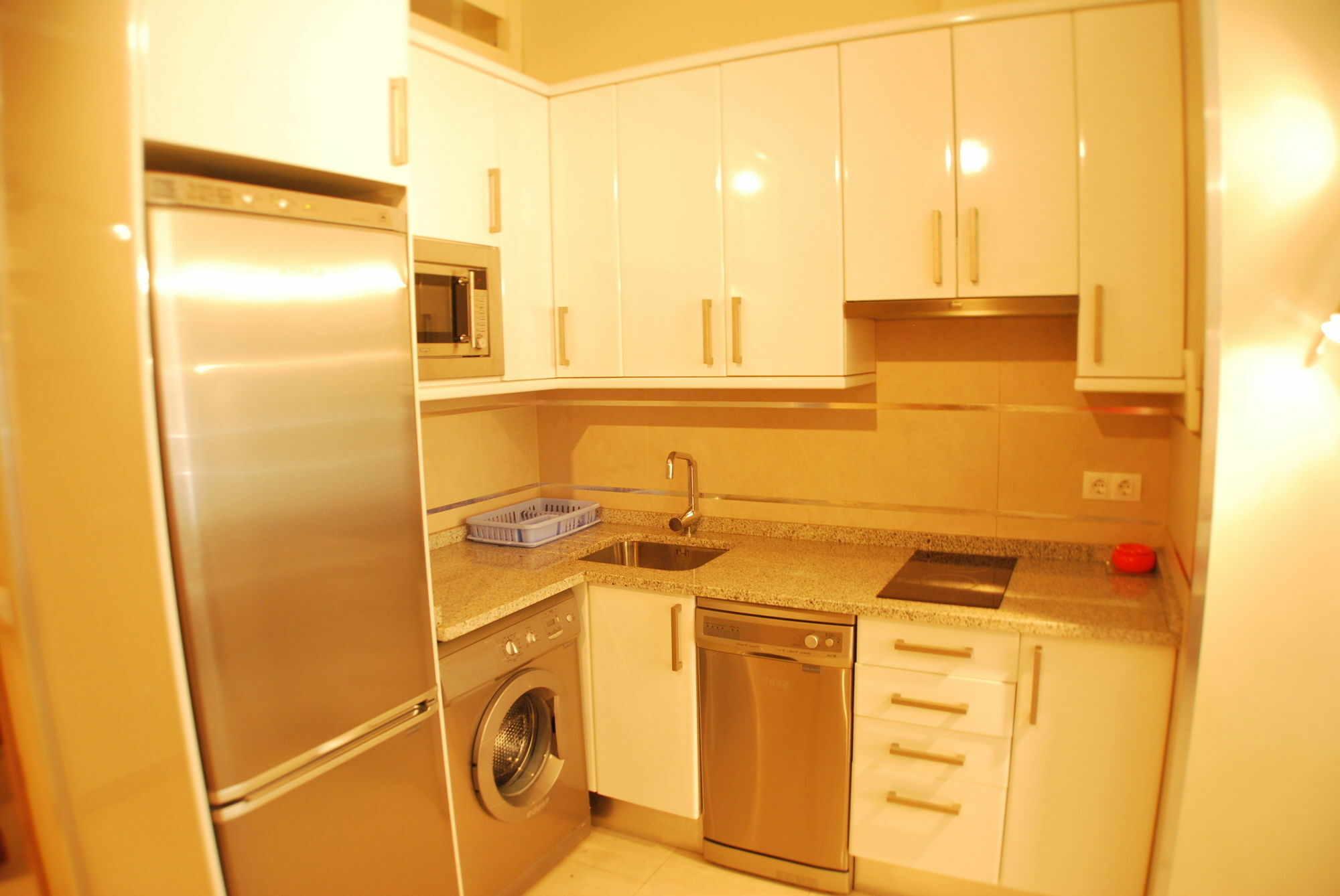 Apartamentos Puzzle Madrid Sol Eksteriør billede